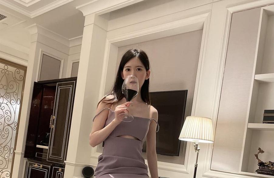 《破百万点赞！chloe霏霏全套精选》：看着她成为人人羡慕的明星