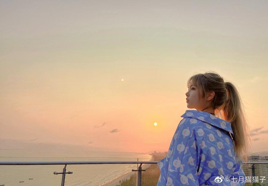 七月喵子免费图包，精心挑选的美图，拥有令人着迷的摄影艺术。