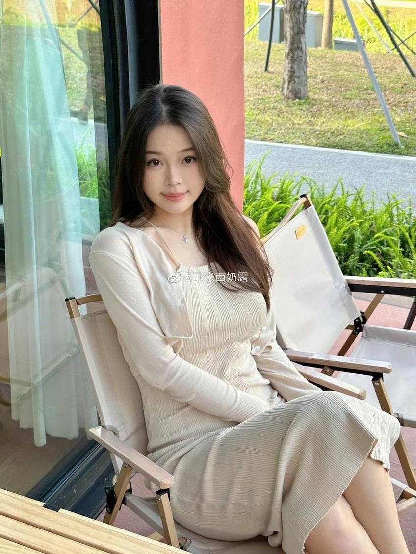风情万种的你烨烨狐仙女友 照片