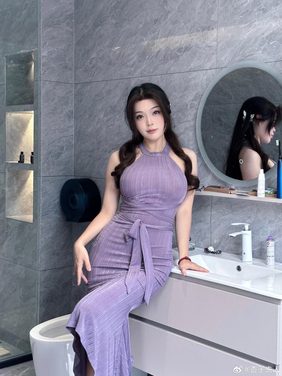 白烨你烨烨全部作品：梦幻套装美图