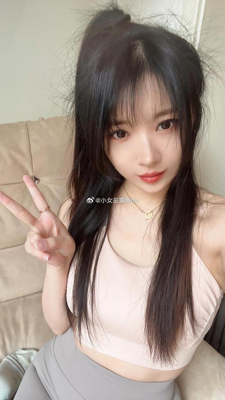 精选照片大合集，小女巫露娜微博套图等你来瞧