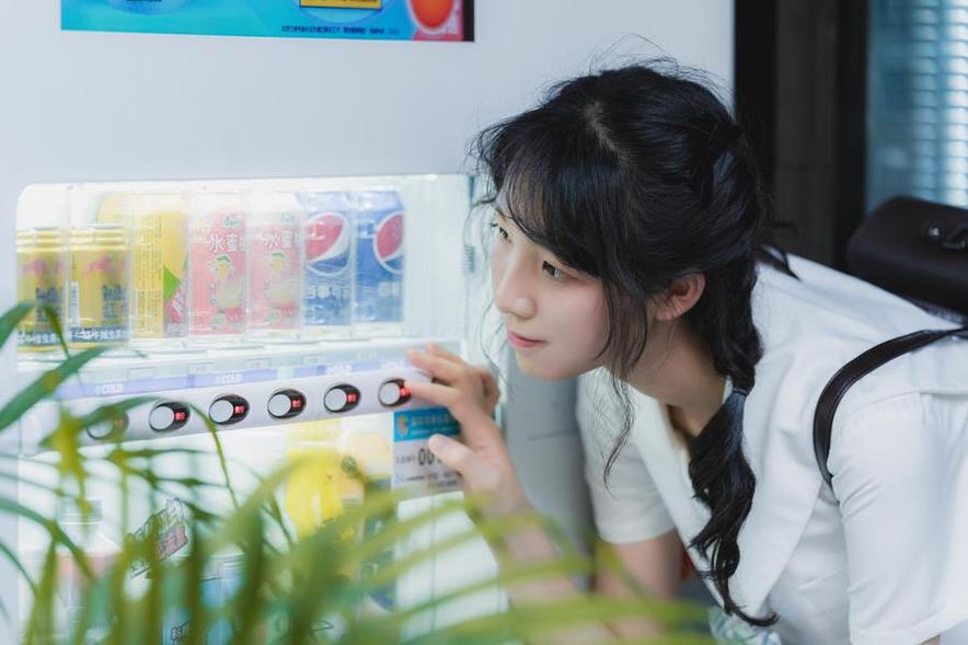 华丽西呱呀呀呀衬衫牛仔裙造型图集