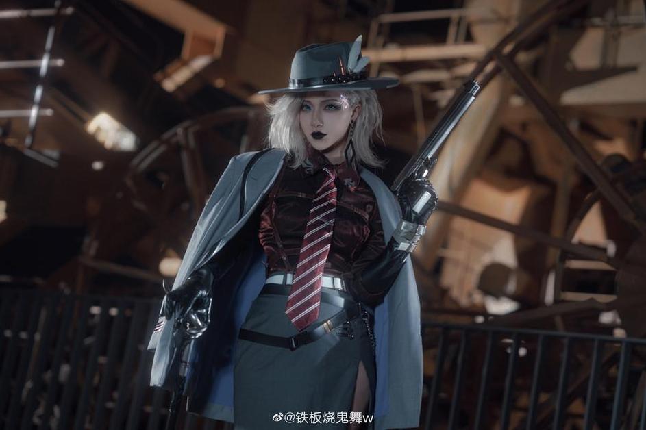干练高贵的铁板烧鬼舞女主角，代表年轻女性的风尚