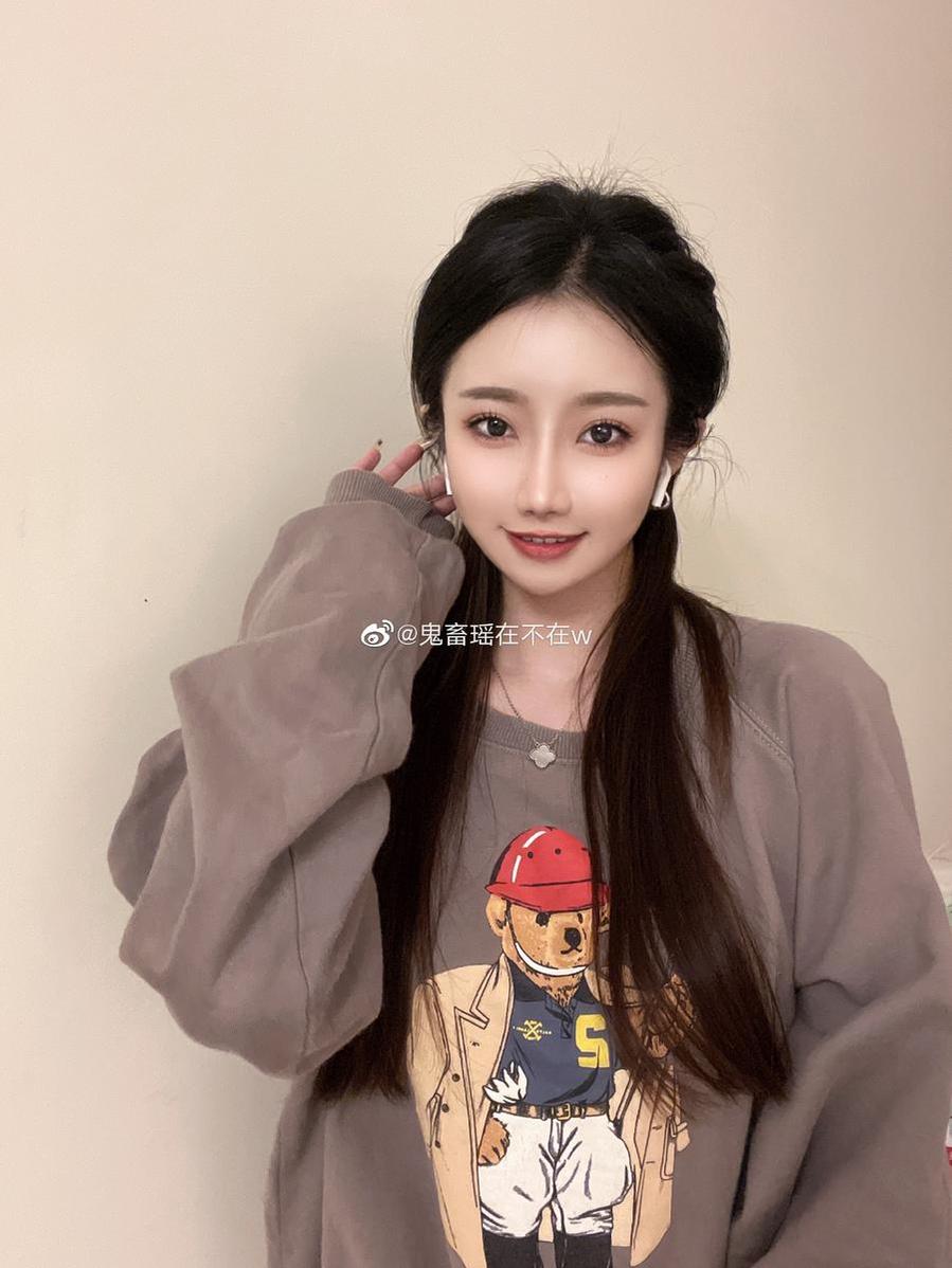 轻奢摄影风格，鬼畜瑶在不在w红色束缚带的美图照片大公开